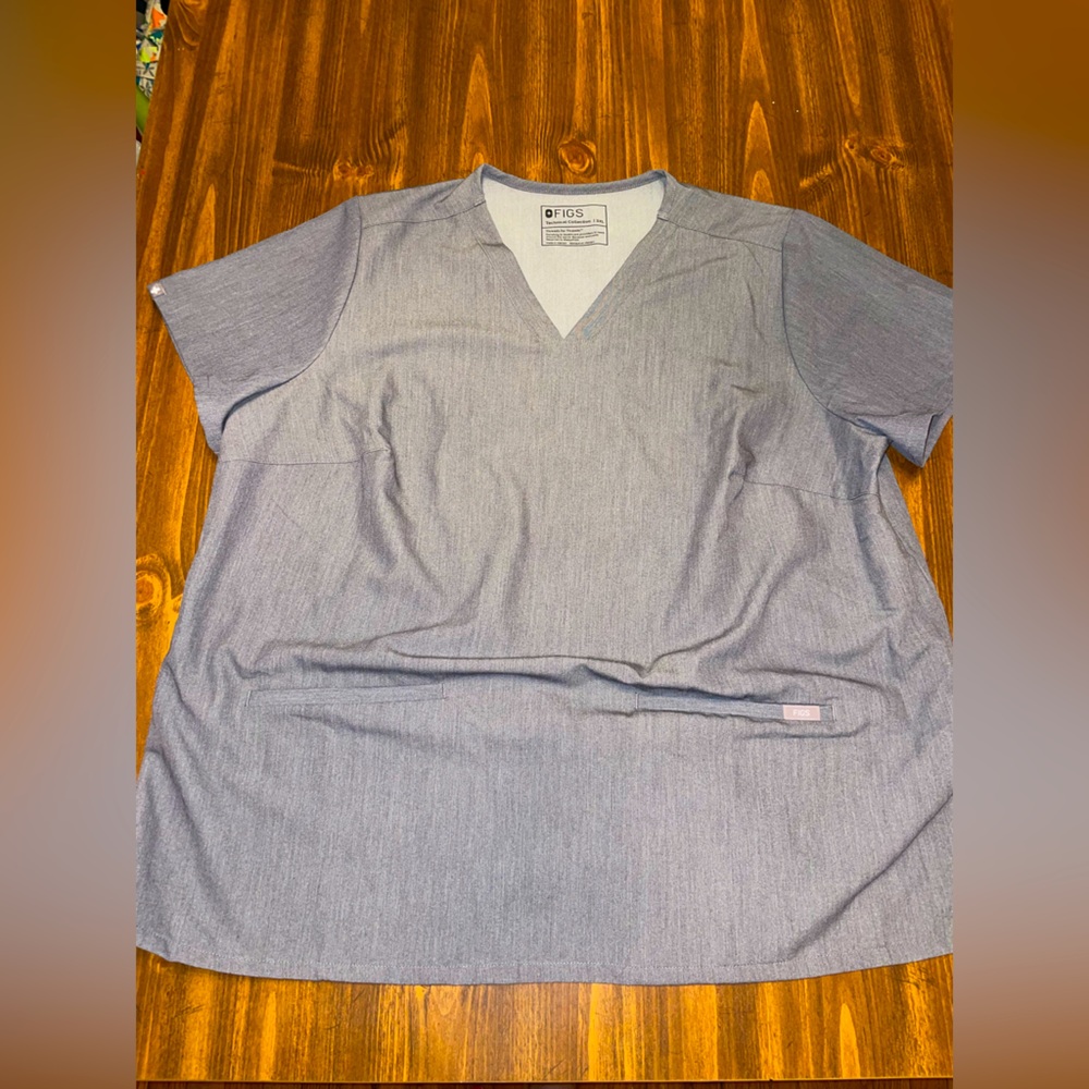 Figs scrub top